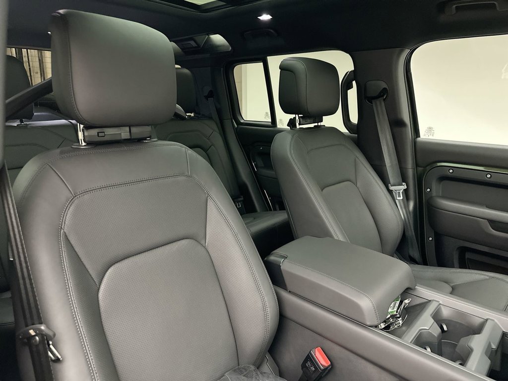 New 2026 Woolstone Green Land Rover X-Dynamic SE image 6