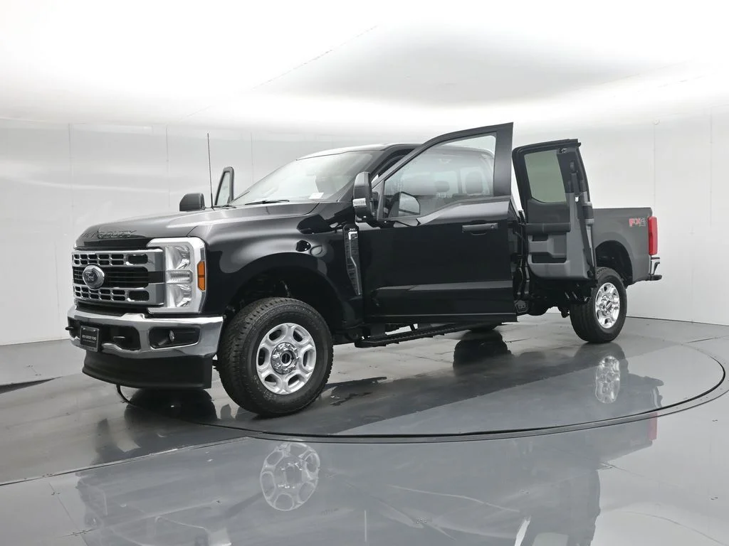 New 2026 Agate Black Metallic Ford XLT image 29