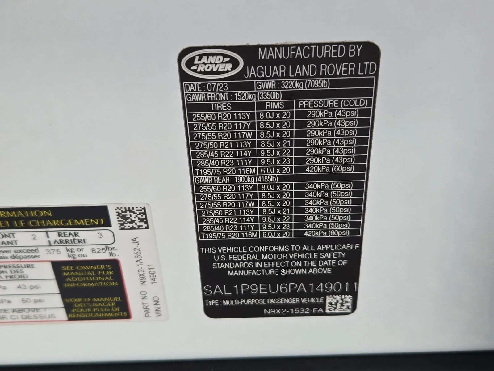 Used 2023 Fuji White Land Rover SE image 14