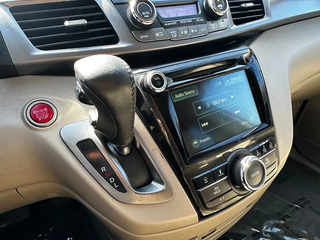Used 2015 White Honda Touring image 27