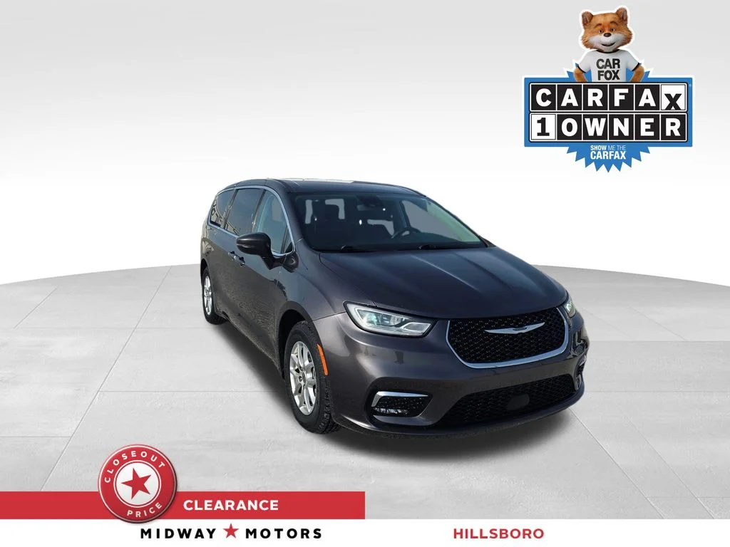 2023 Chrysler Pacifica Touring L's photo