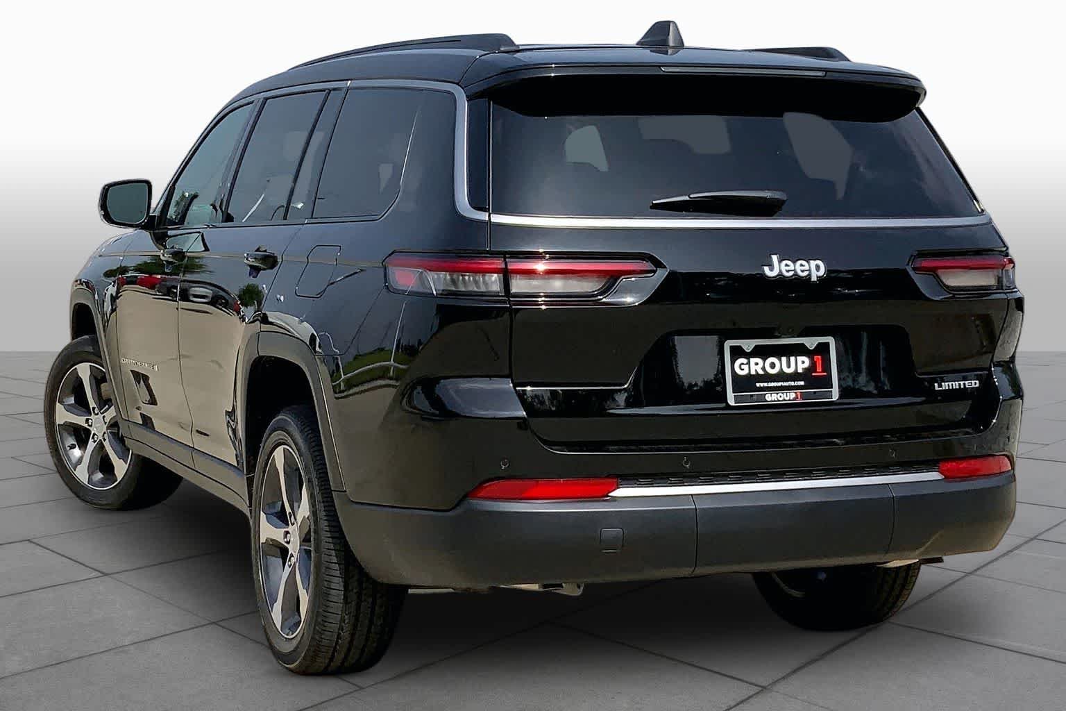 New 2026 Diamond Black Crystal Pearl-Coat Exterior Paint Jeep Limited image 12