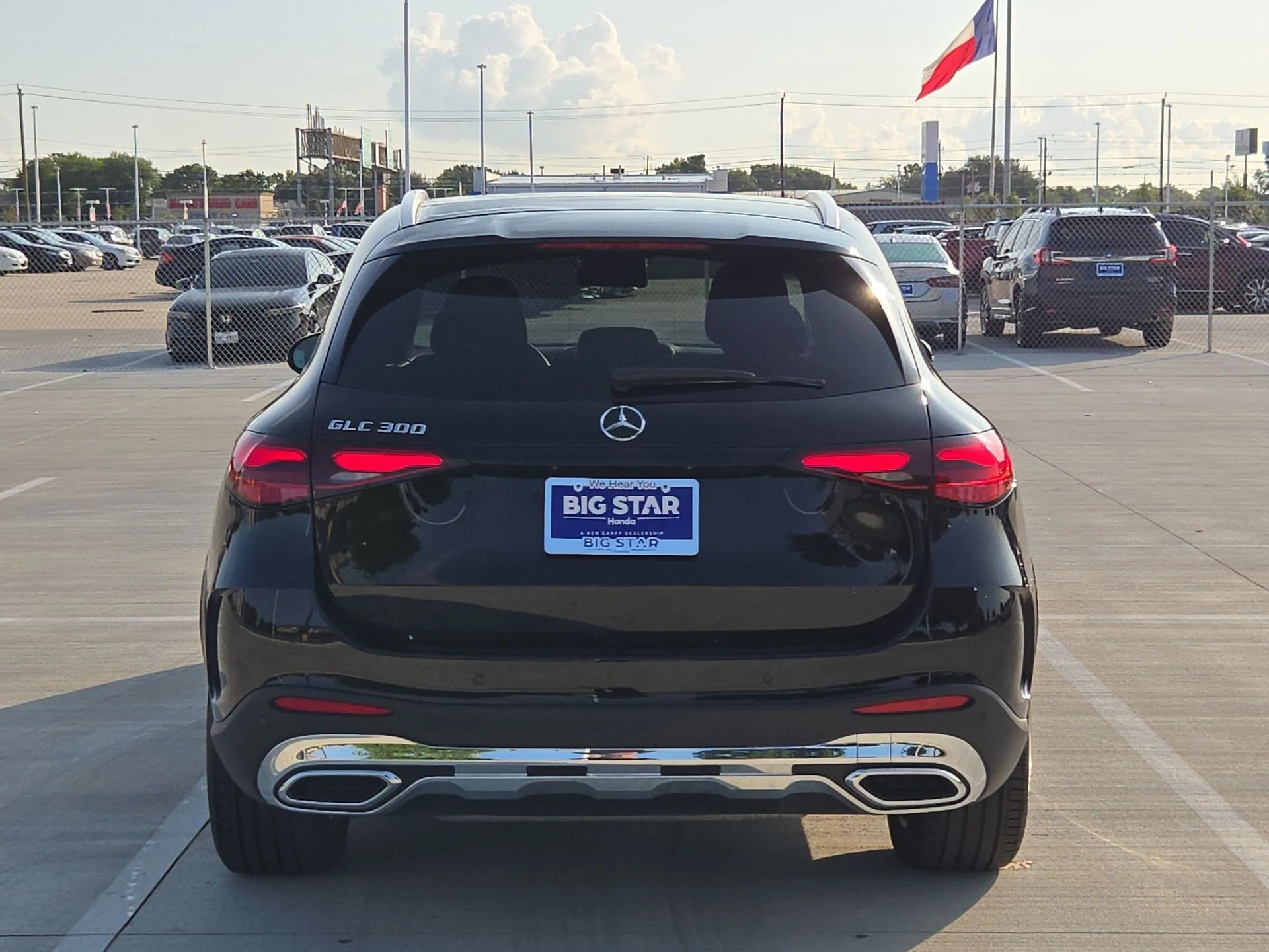 Used 2025 Black Mercedes-Benz GLC 300 image 4