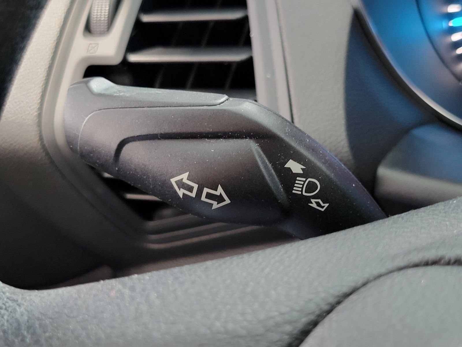 Used 2018 Blue Ford SE image 16
