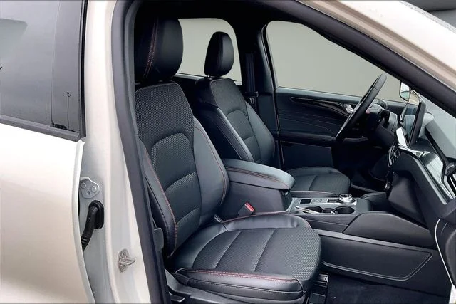 New 2026 Star White Metallic Tri-coat Ford ST-Line image 11
