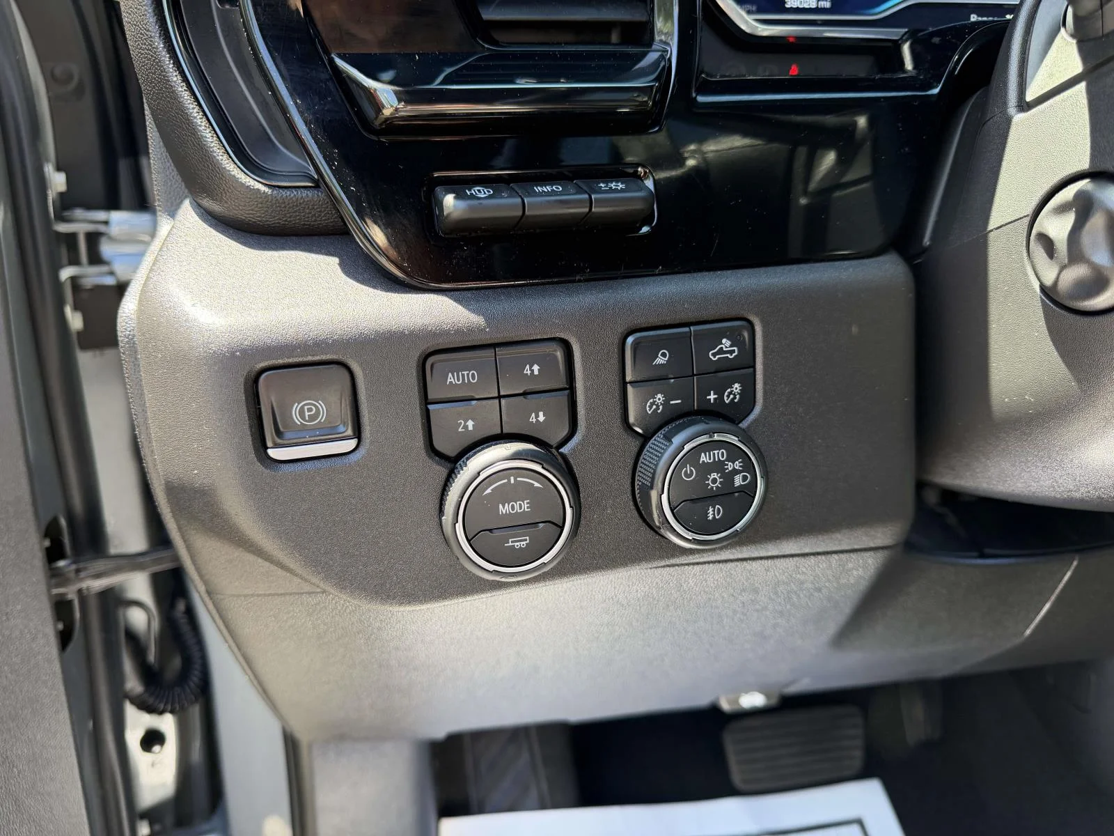 Used 2023 Gray Chevrolet ZR2 image 23
