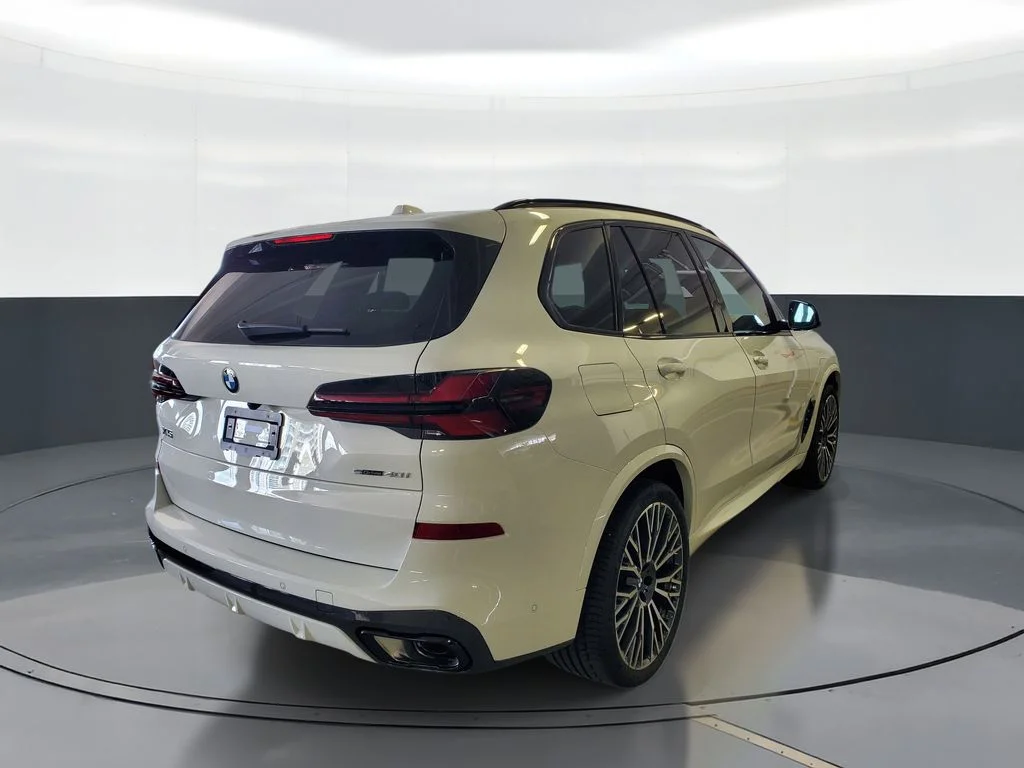 Used 2026 White BMW sDrive40i image 3