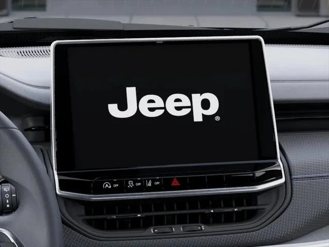 New 2026 Diamond Black Crystal Pearl-Coat Exterior Paint Jeep Latitude image 44