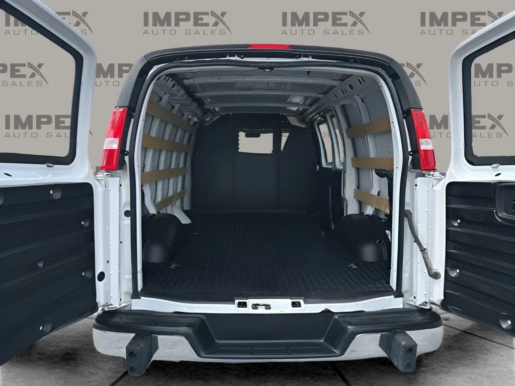 Used 2024 White GMC Work Van image 22