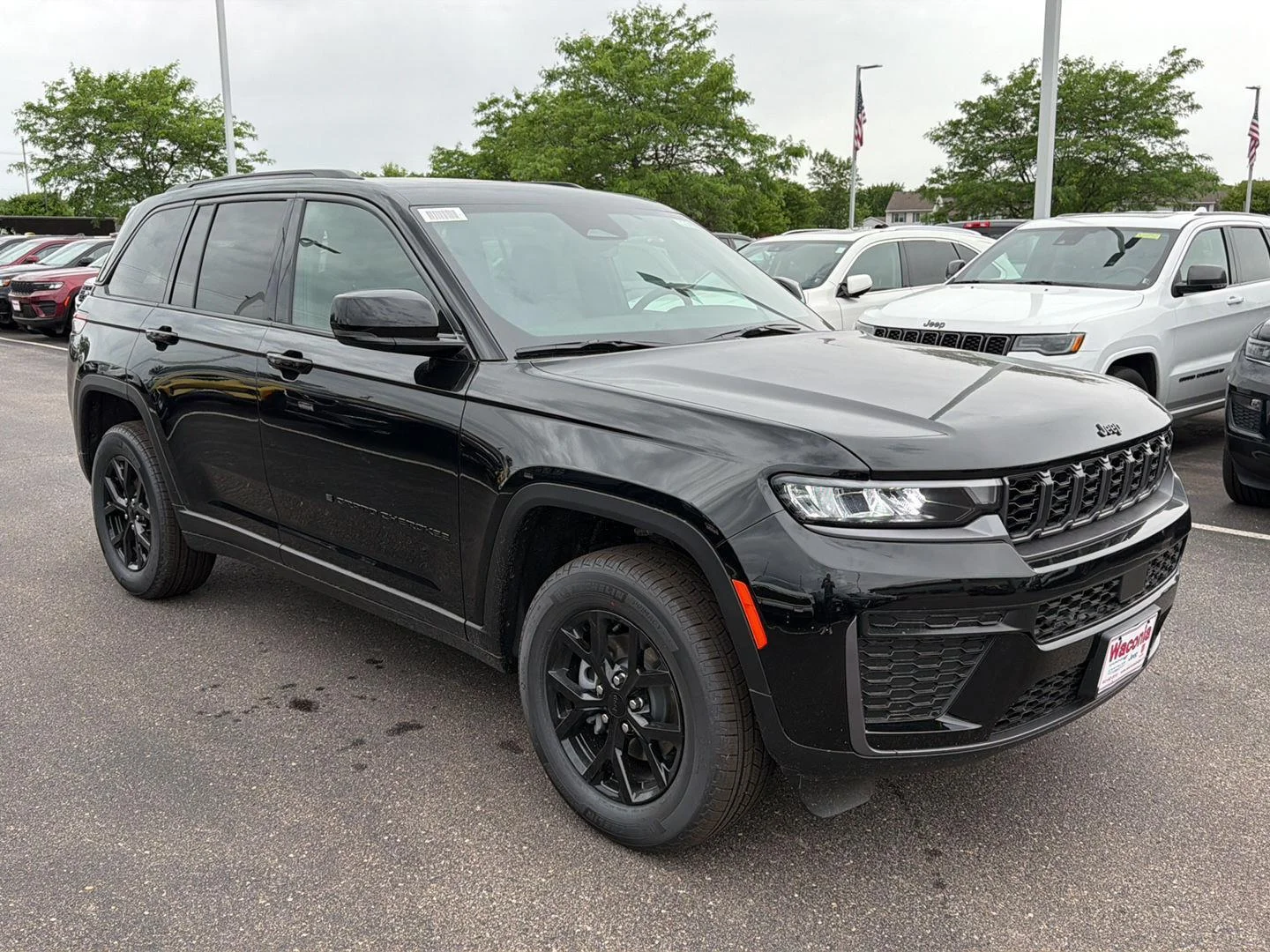 New 2026 Diamond Black Crystal Pearlcoat Jeep Laredo Altitude image 2