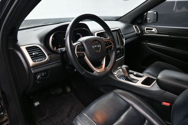 Used 2017 Gray Jeep Limited image 19