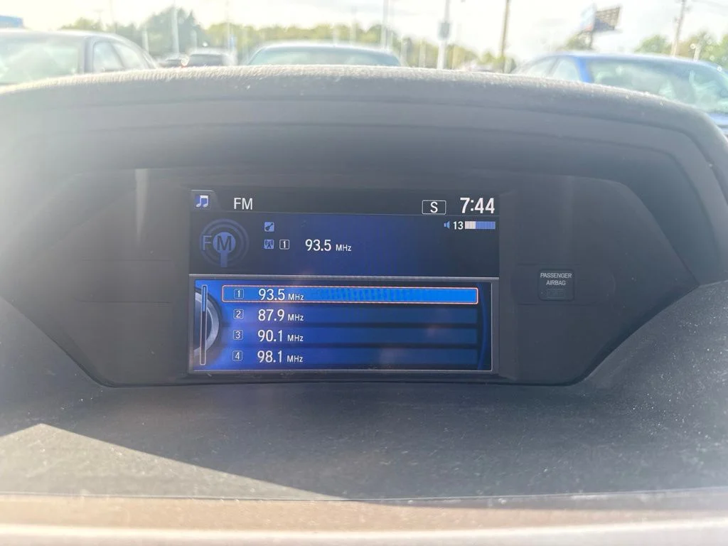 Used 2016  Honda SE image 15