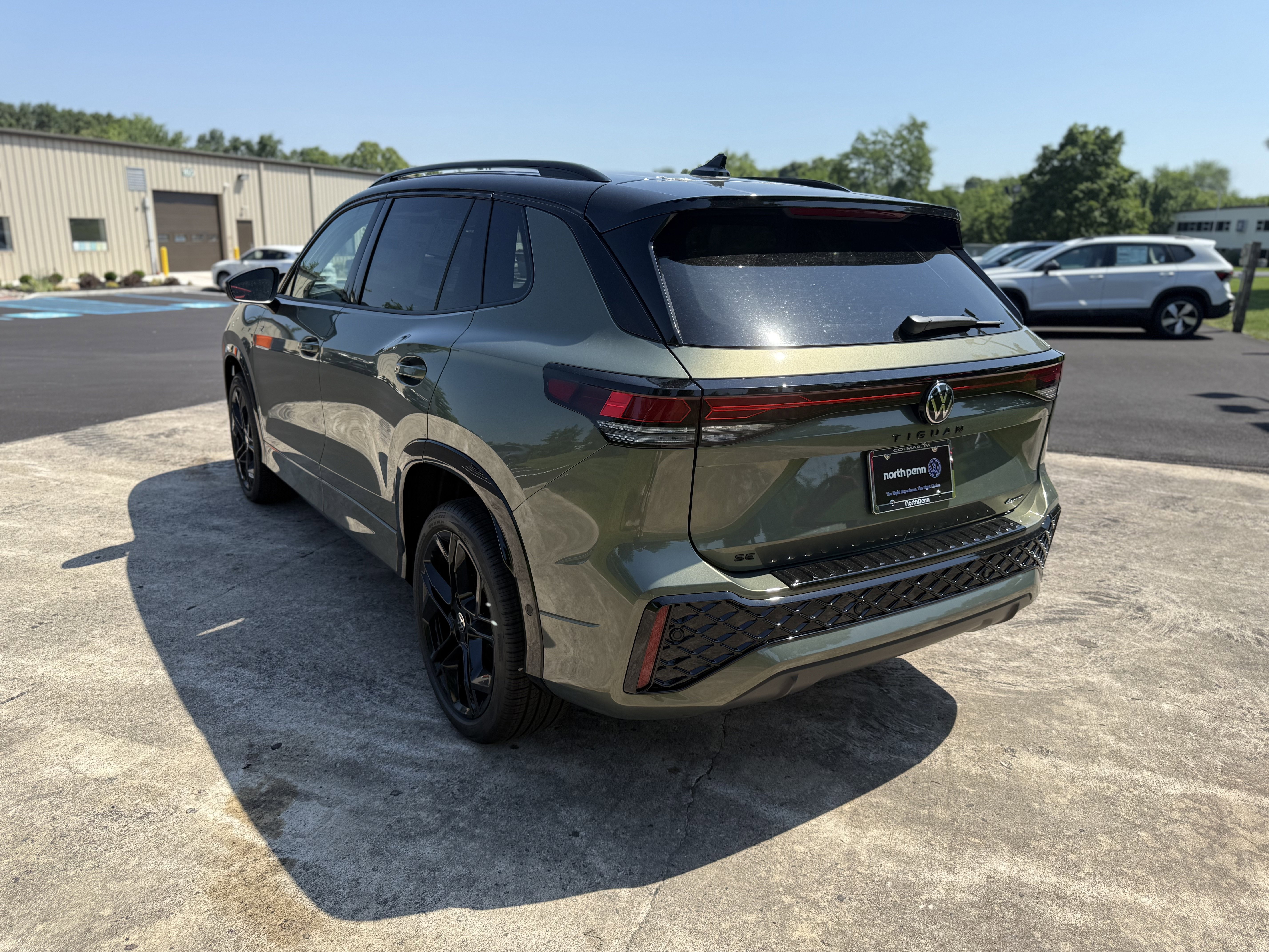 New 2026 Avocado Green W/Deep Black Roof Volkswagen SE R-Line Black image 9