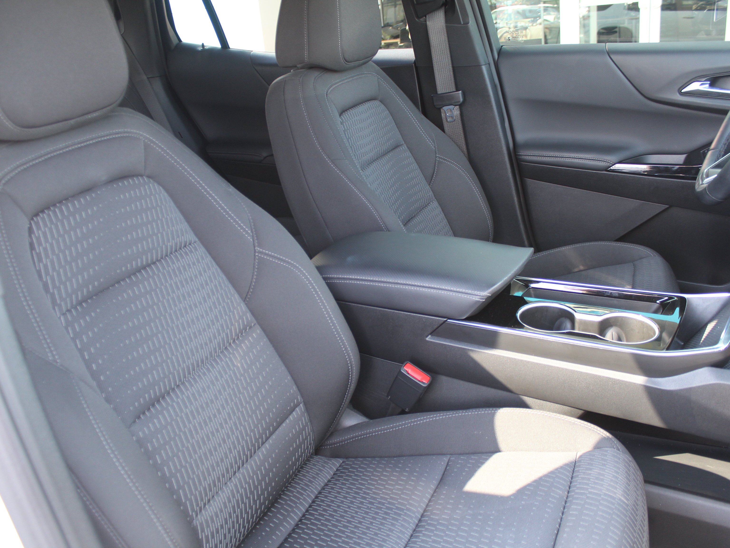 2025 Chevrolet Equinox LT - Photo 28