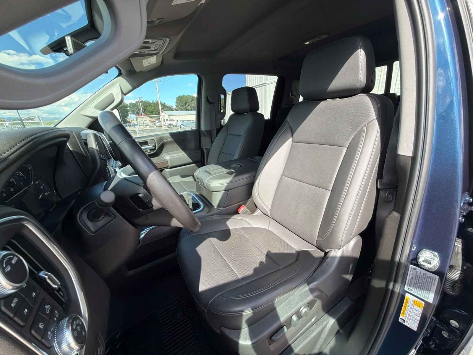 Used 2022 PACIFIC BLUE METALLIC GMC SLT image 17