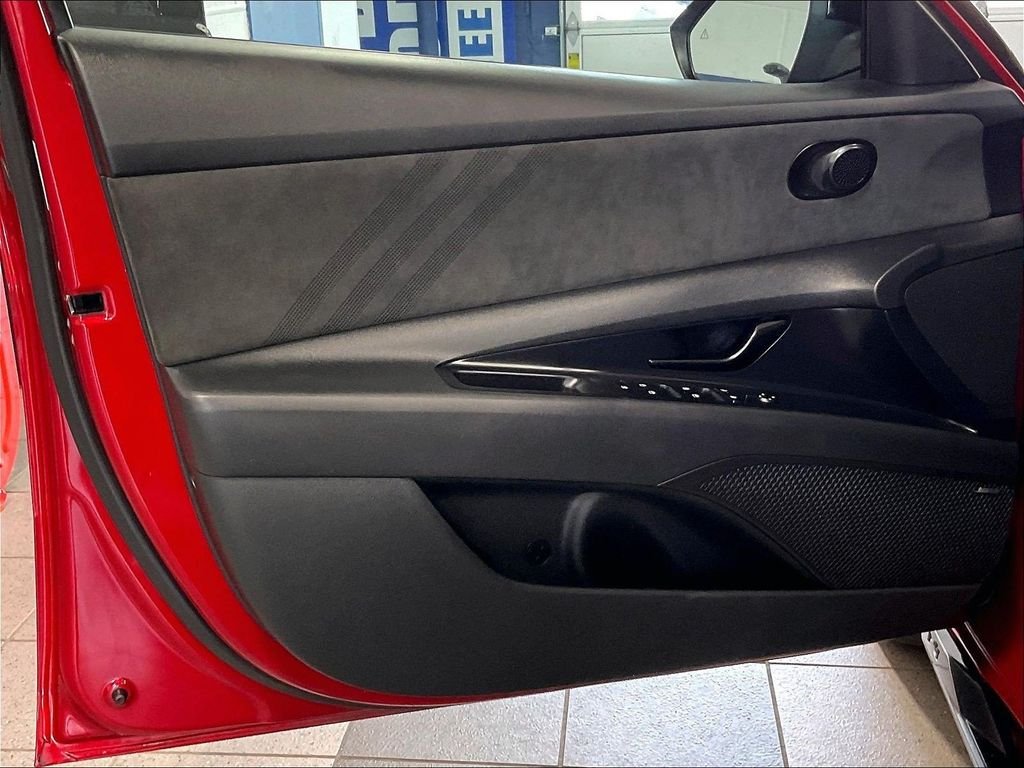 Used 2025 Red Hyundai Base image 9