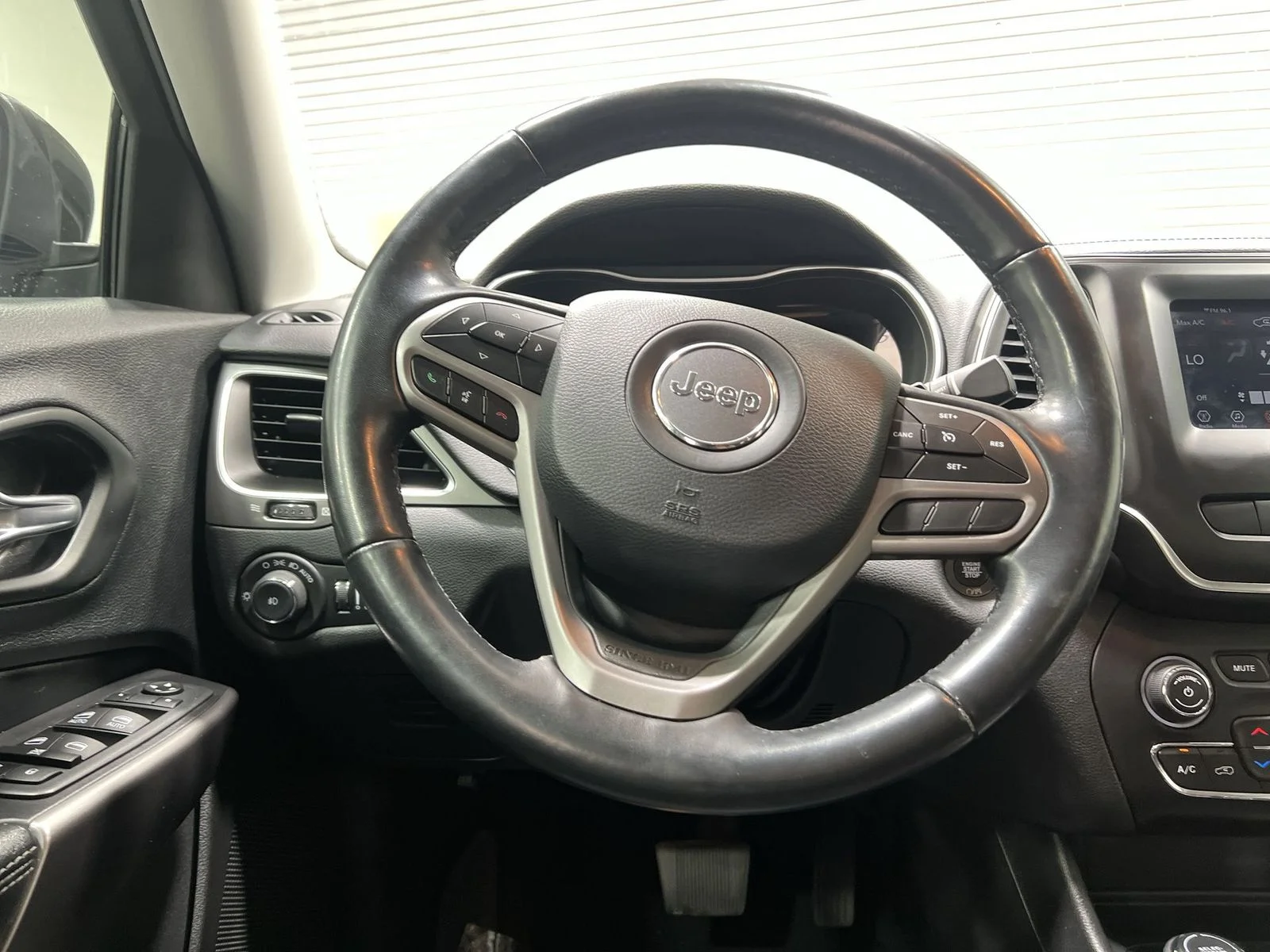Used 2020 Gray Jeep Latitude Plus image 14