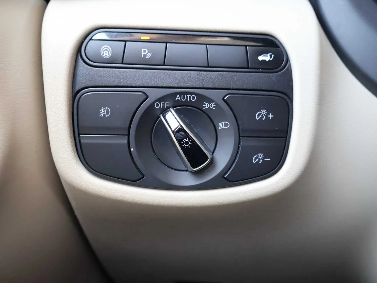 Used 2019 Majestic White INFINITI ESSENTIAL image 23