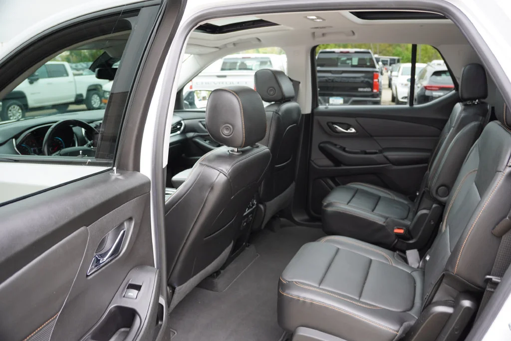 Certified Used 2019 Iridescent Pearl Tricoat Chevrolet Premier image 16
