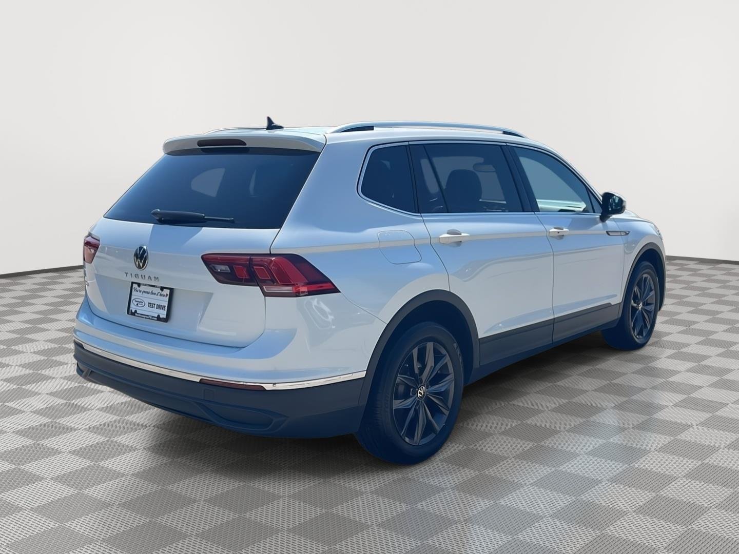 Used 2023 Opal White Pearl Volkswagen SE image 5