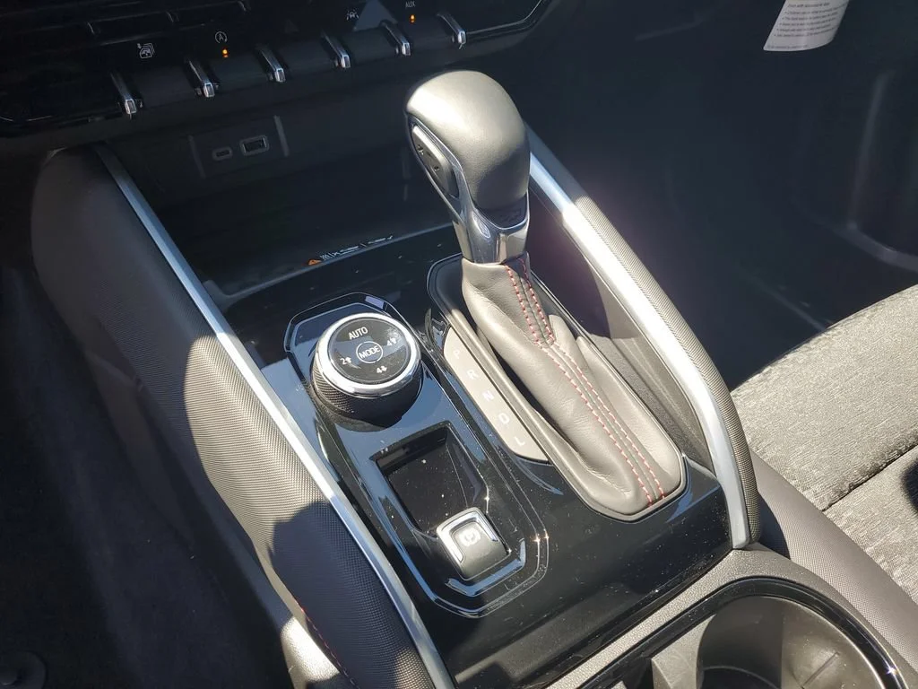 2026 Chevrolet Colorado Z71 - Photo 25