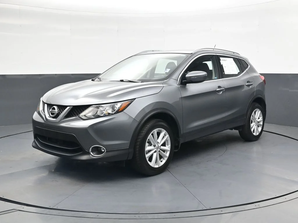 Used 2017 Gray Nissan SV image 4