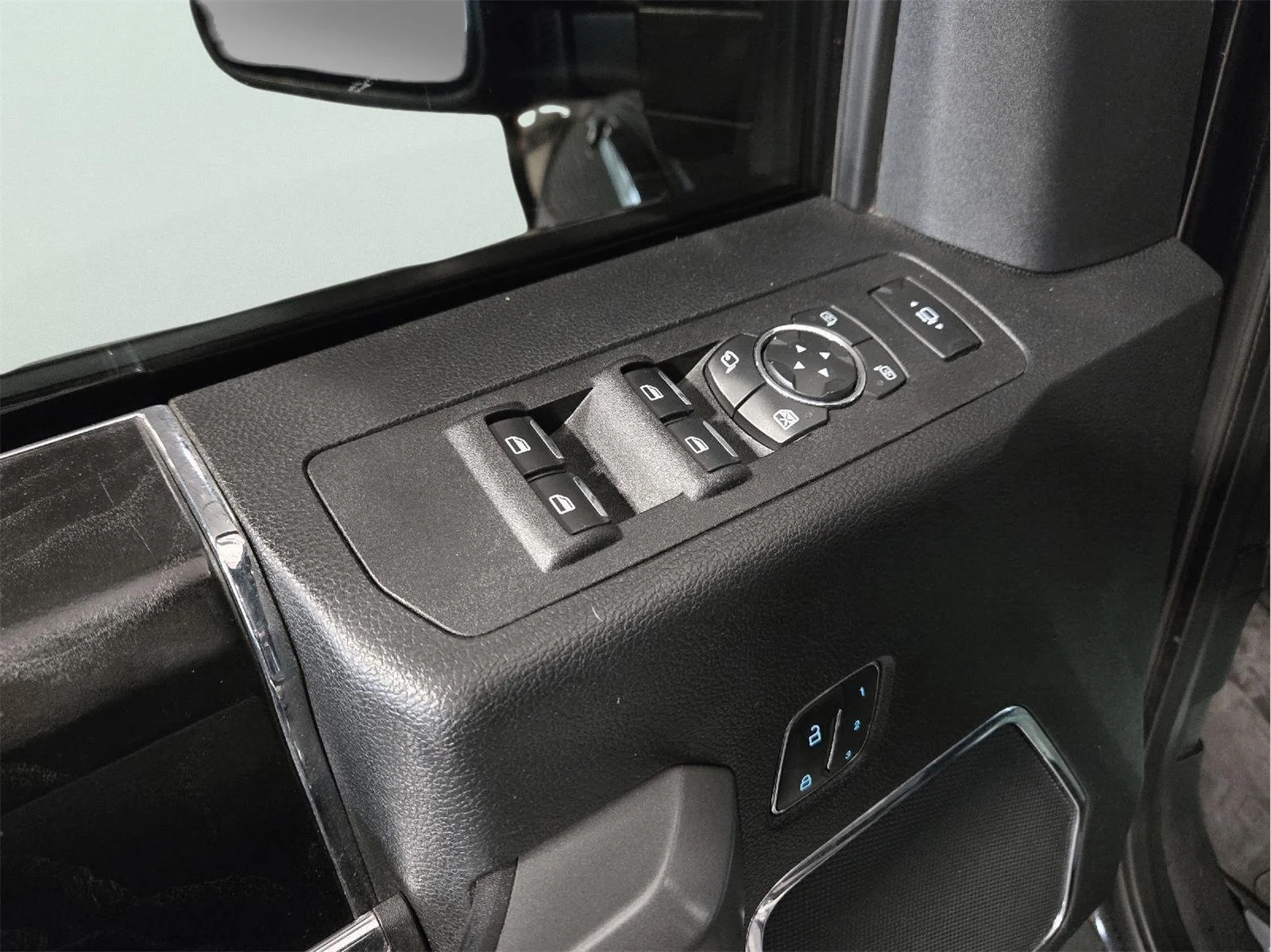 Used 2019 Agate Black Ford Platinum image 16
