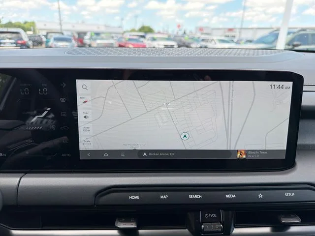 New 2027 Glacial White Pearl Kia X-LINE SX image 12