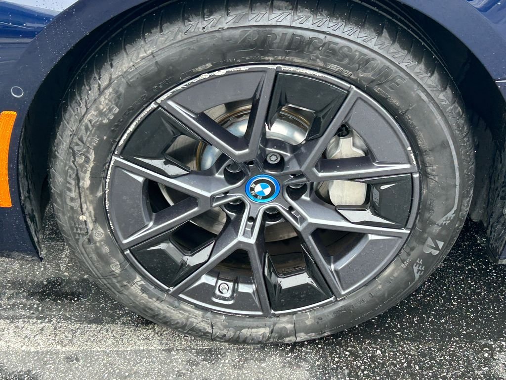 Certified Used 2023 Tanzanite Blue II Metallic BMW eDrive40 image 9