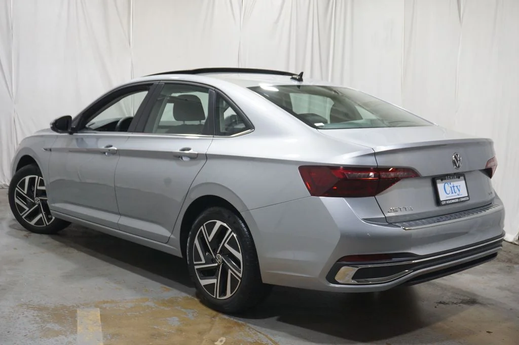 Certified Used 2023 Silver Volkswagen 1.5T SEL image 8