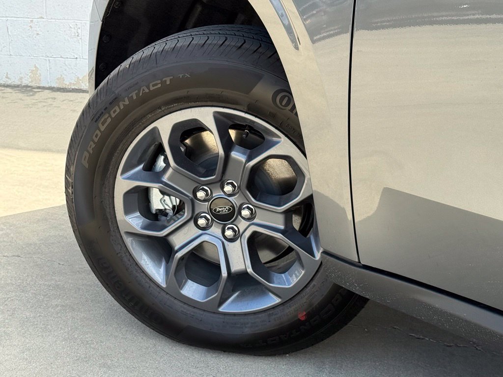 New 2026 Carbonized Gray Metallic Ford XLT image 15