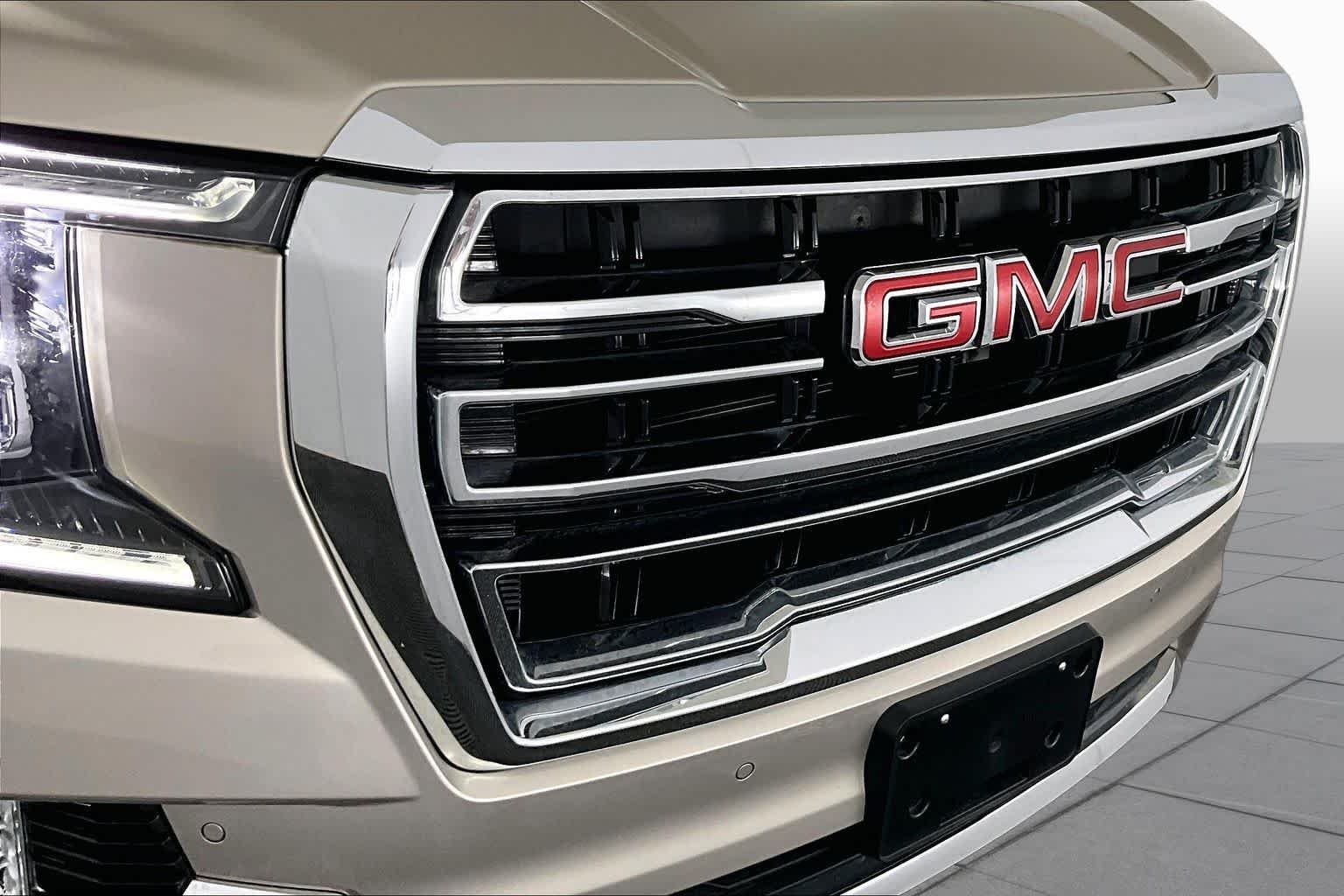 Used 2023 Pearl Beige Metallic GMC SLT image 28