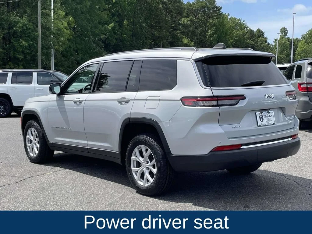 Used 2023 Silver Jeep Limited 4x4 image 8