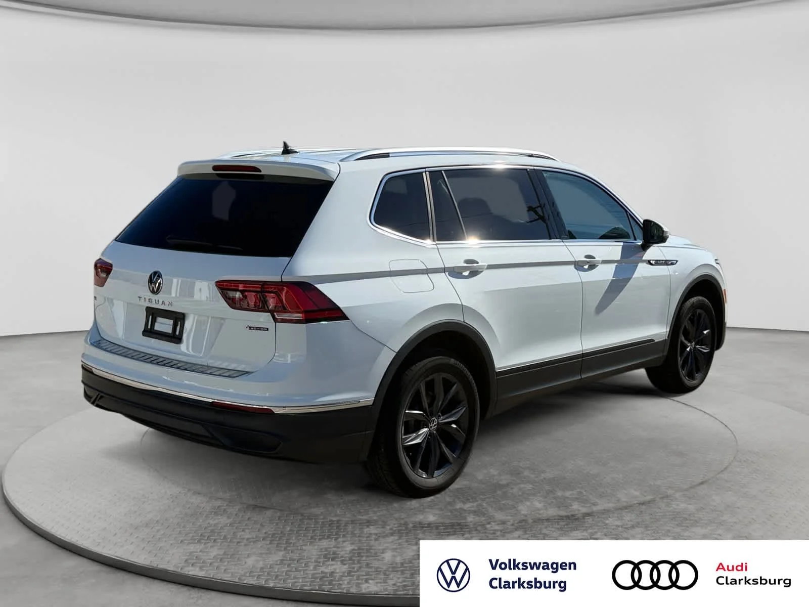 Used 2024 Pure White Volkswagen SE image 5