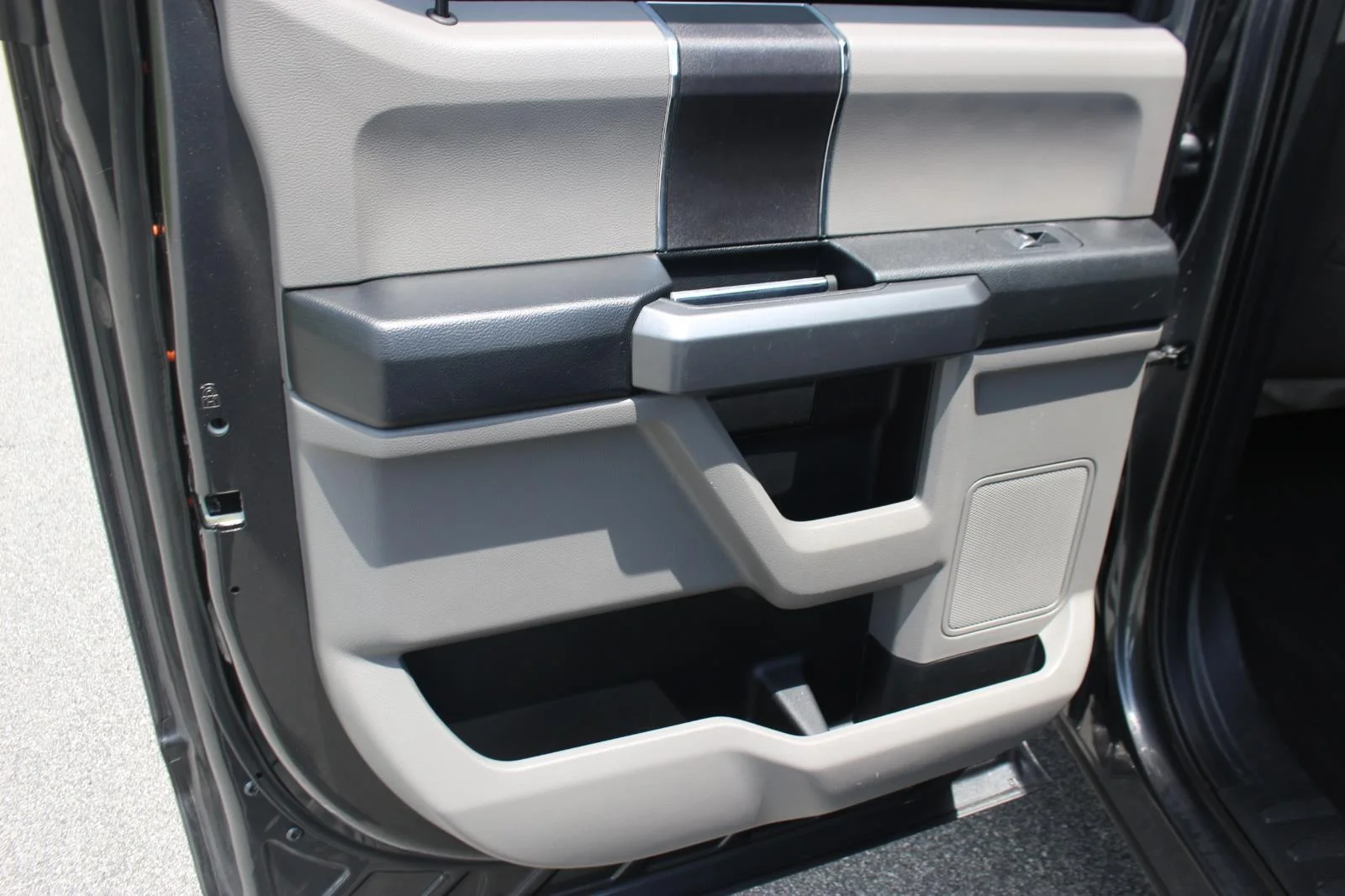 Used 2018 Grey Ford XL image 27