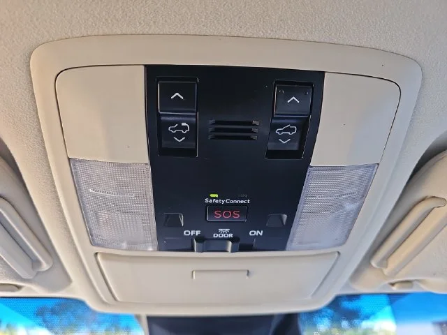 Used 2021 White Lexus 460 image 24