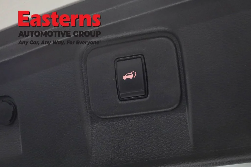 Used 2023 White Nissan SL image 21