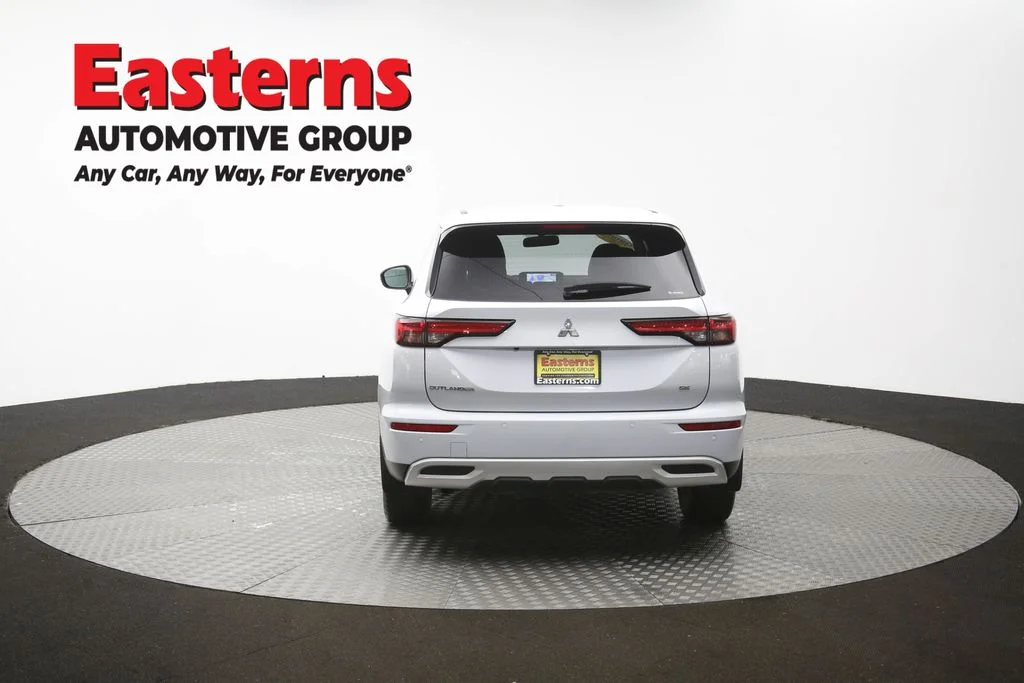 Used 2024 White Mitsubishi SE image 36