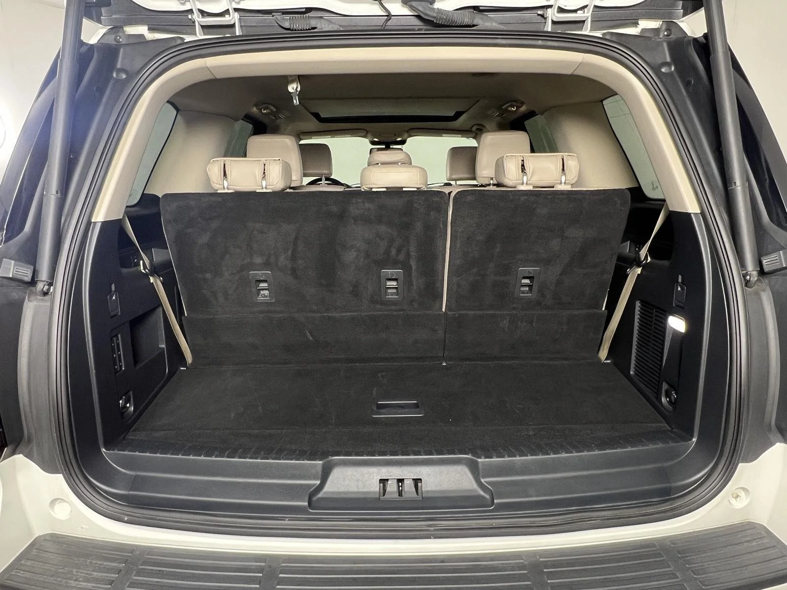 Used 2023 Star White Metallic Tri-Coat Ford XLT image 24