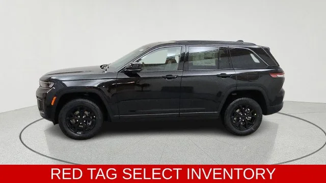 New 2026 Diamond Black Crystal Pearl-Coat Exterior Paint Jeep Laredo Altitude image 4