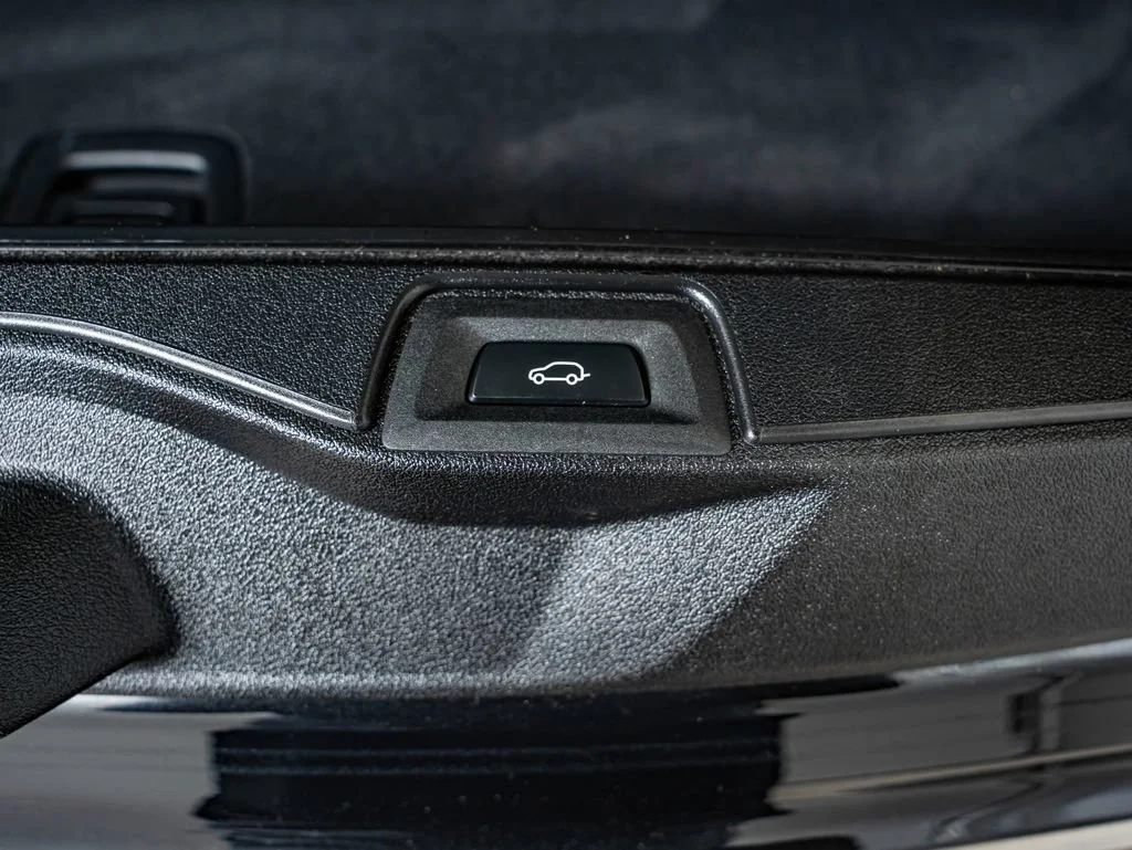 Used 2023 Black Sapphire Metallic BMW xDrive40i image 39
