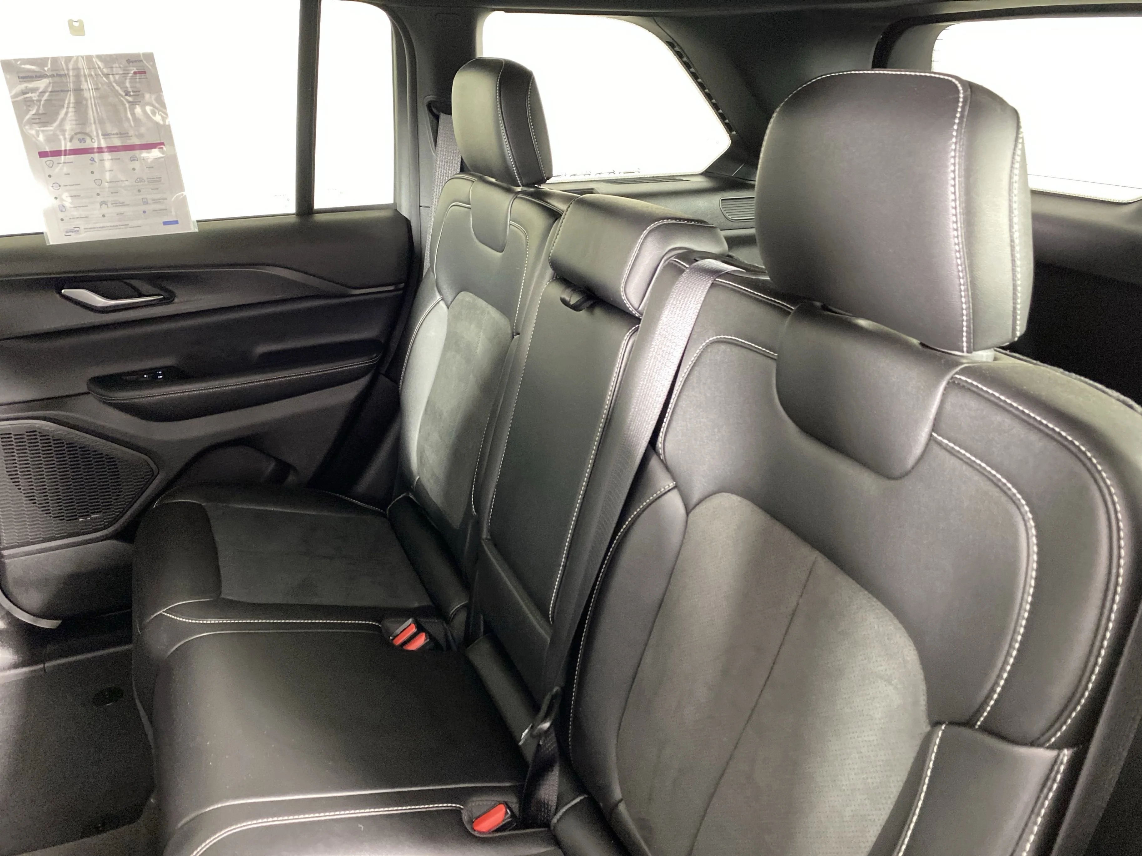Used 2024 Diamond Black Crystal Pearlcoat Jeep Altitude X image 32