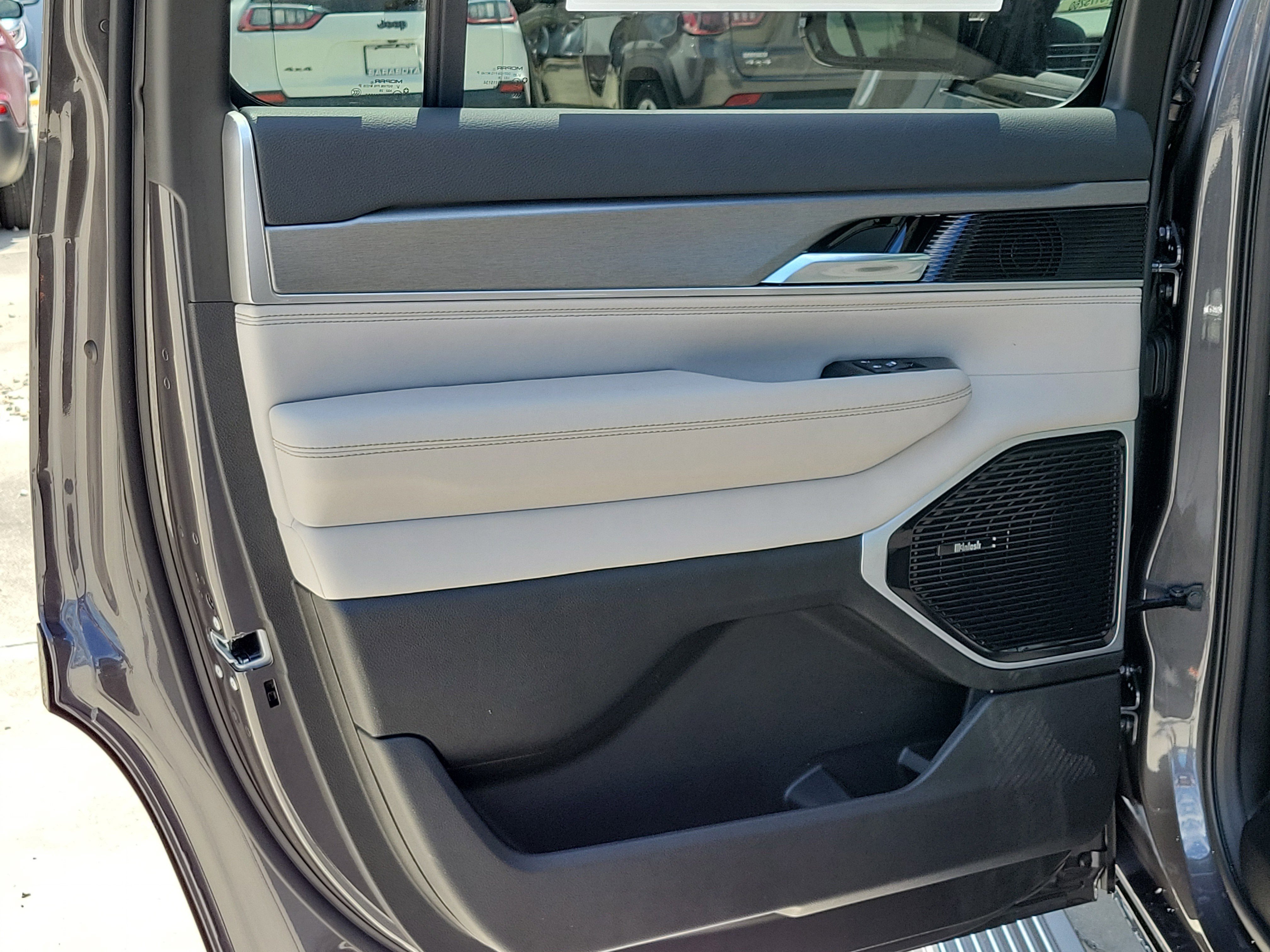 New 2026 Baltic-Gray Metallic Clear-Coat Exterior Paint Jeep Limited Altitude image 11