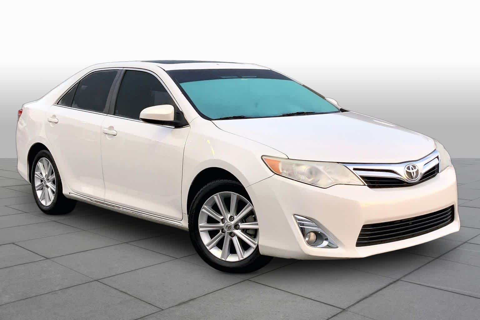 Used 2014 Blizzard Pearl Toyota XLE image 3