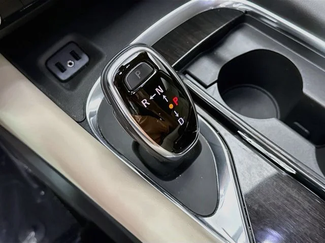 Certified Used 2018 White Frost Tri-Coat Buick Essence image 16