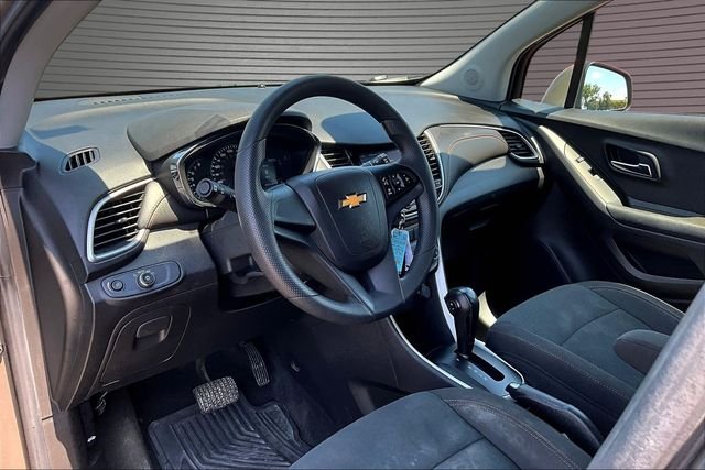 Used 2021 Gray Chevrolet LS image 15