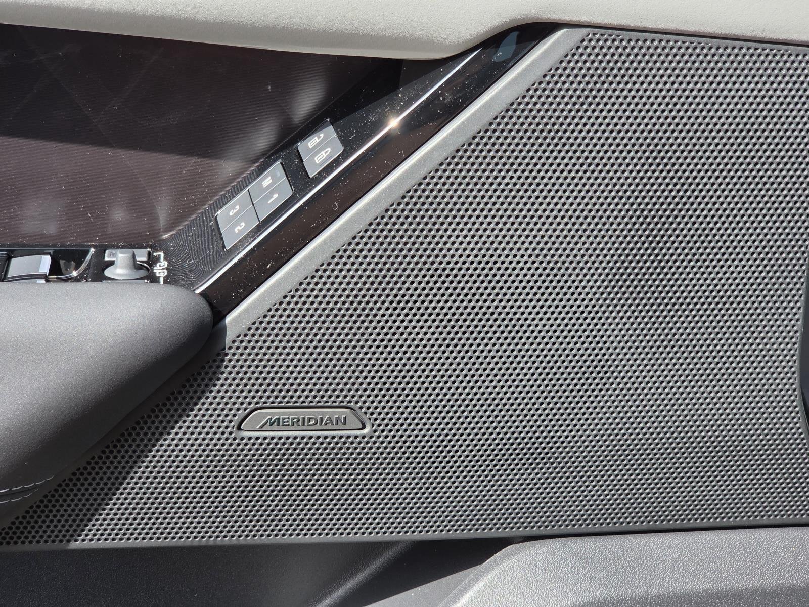New 2026 Arroios Grey Land Rover Belgravia Edition image 30