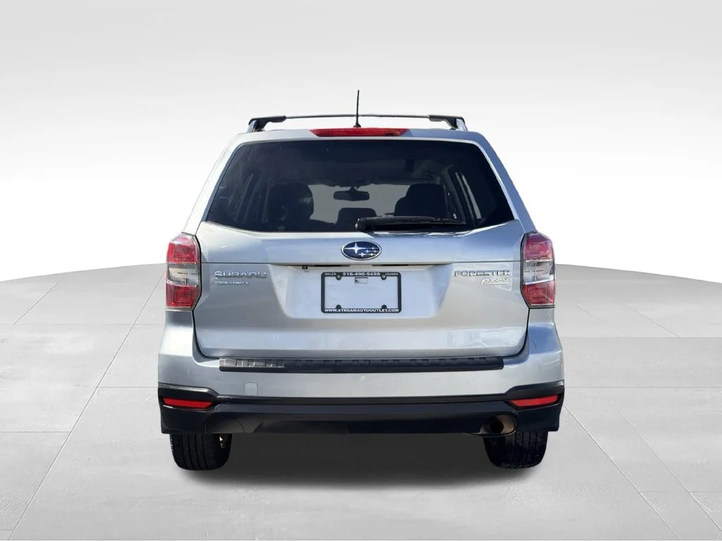 Used 2015 Silver Subaru 2.5i Premium image 6