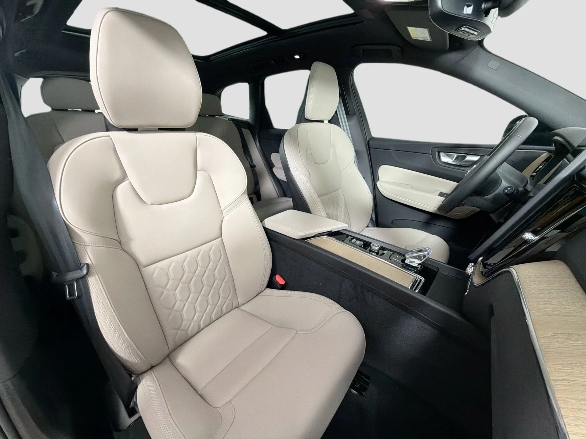 New 2026 Bright Dusk Volvo Plus image 26