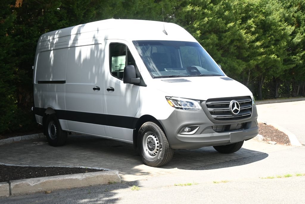 New 2026 Arctic White Mercedes-Benz Cargo 144 WB image 41